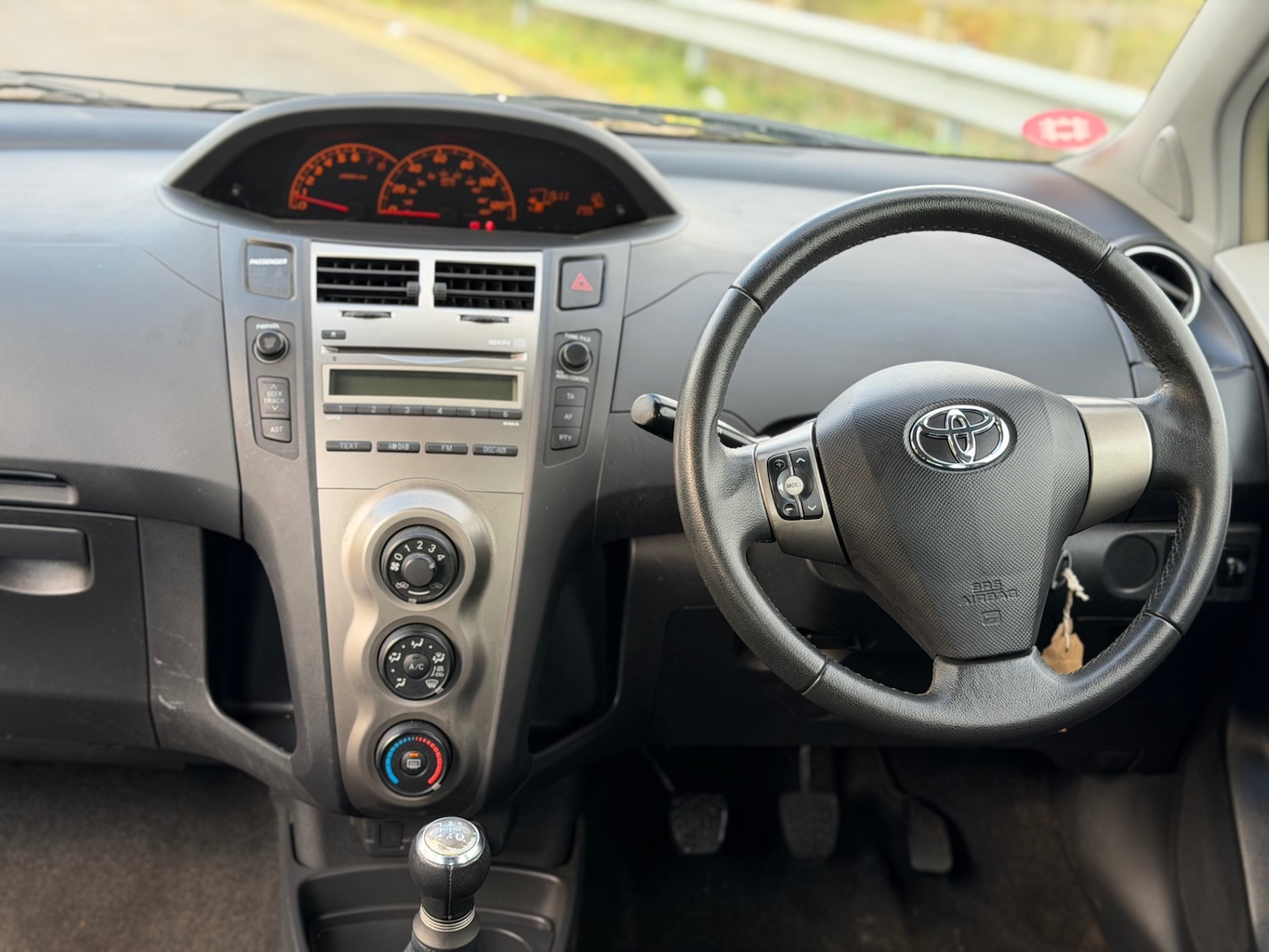 Used Toyota Yaris 2010 for sale - 76343827: Photo 19