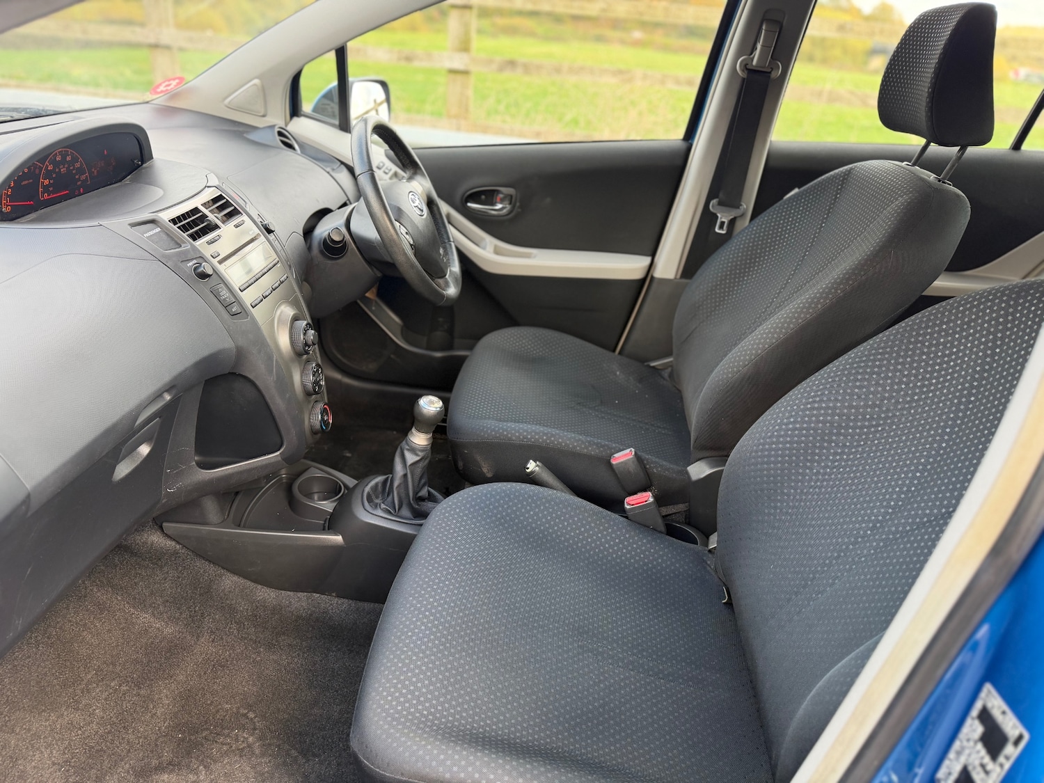 Used Toyota Yaris 2010 for sale - 76343827: Photo 21