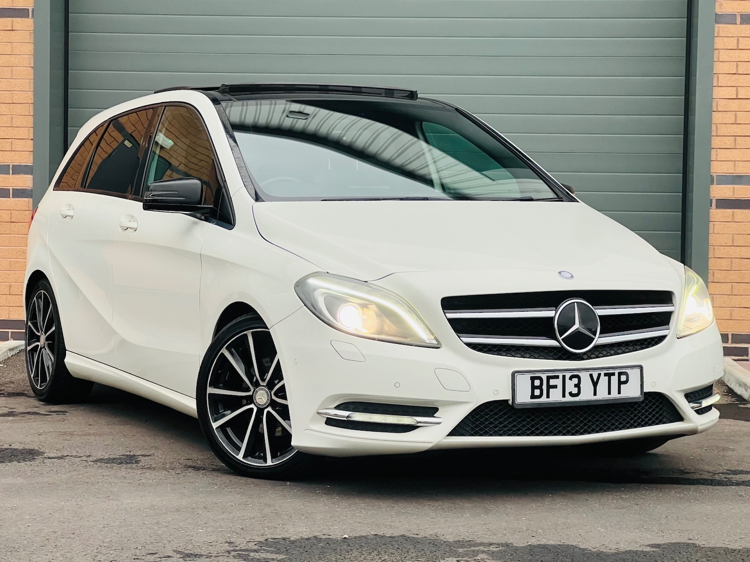 Used Mercedes-Benz B Class 2013 for sale - 76508251: Photo 2