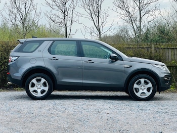Used Land Rover Discovery Sport 2017 for sale - 78437147: Photo