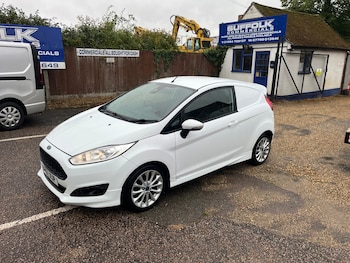 Used Ford Fiesta 2017 for sale - 75982500: Photo