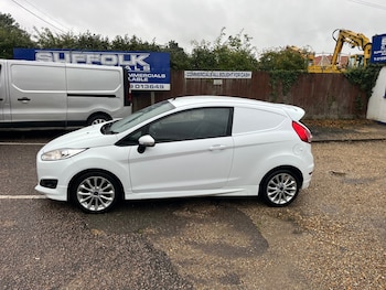 Used Ford Fiesta 2017 for sale - 75982500: Photo