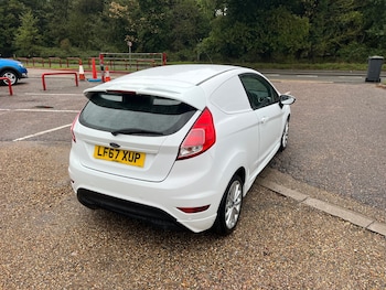 Used Ford Fiesta 2017 for sale - 75982500: Photo