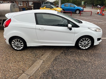 Used Ford Fiesta 2017 for sale - 75982500: Photo