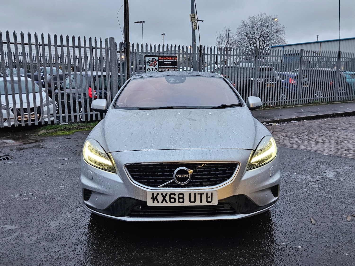Used Volvo V40 2018 for sale - 77906880: Photo 2