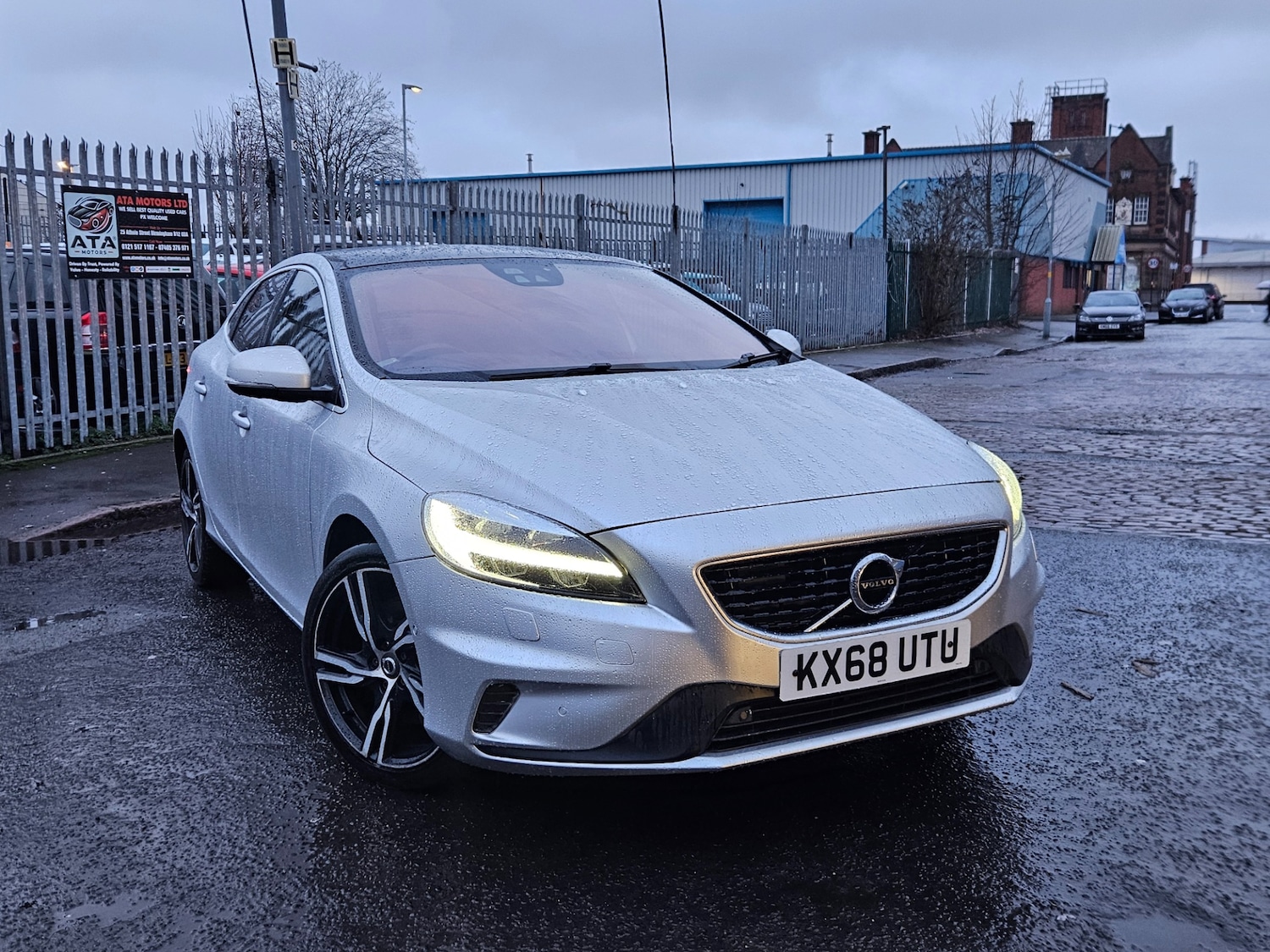 Used Volvo V40 2018 for sale - 77906880: Photo 3
