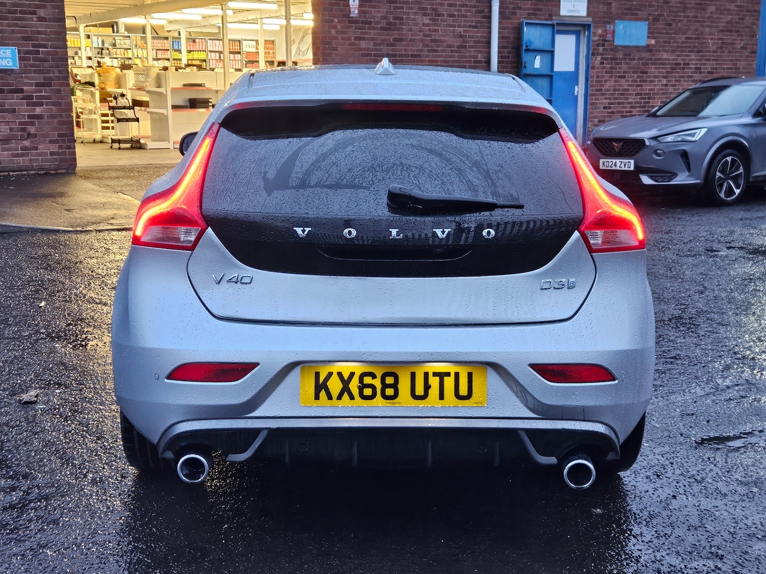 Used Volvo V40 2018 for sale - 77906880: Photo 4