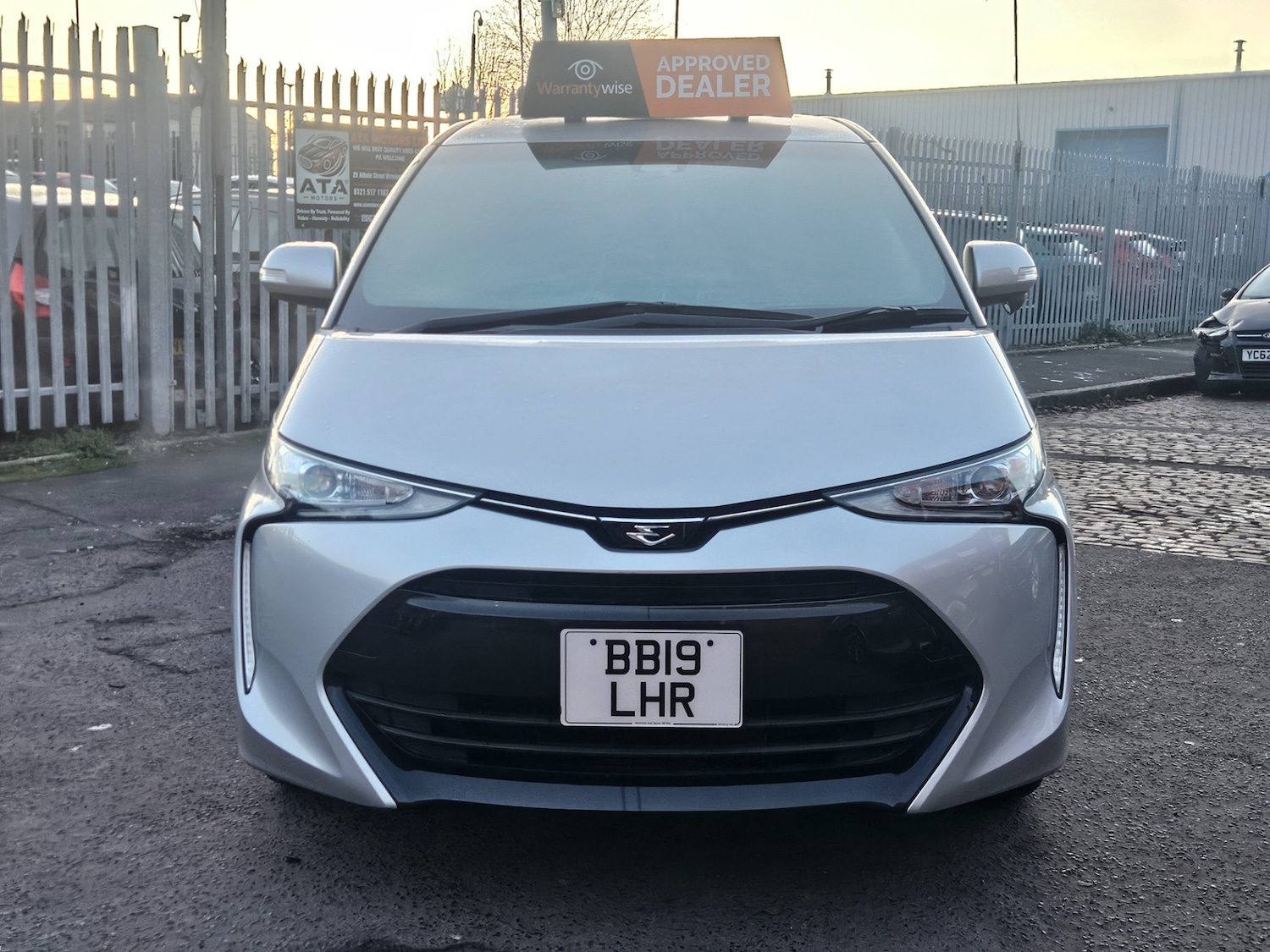 Used Toyota Estima 2025 for sale - 77080958: Photo 2