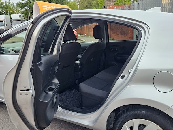 Used Toyota Aqua 2016 for sale - 76021540: Photo 11