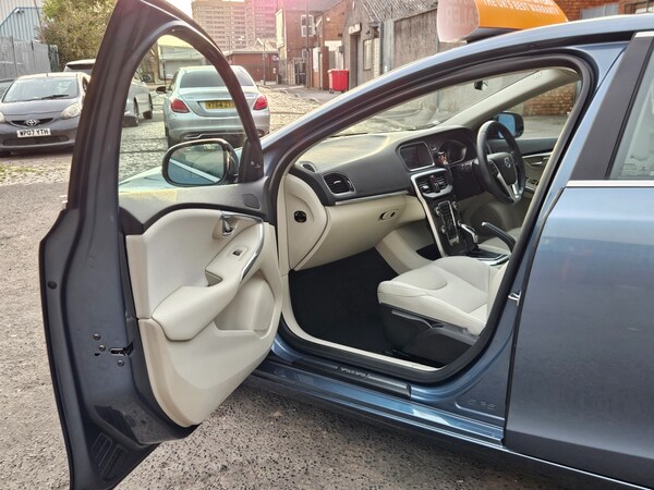 Used Volvo V40 2014 for sale - 75579341: Photo 9