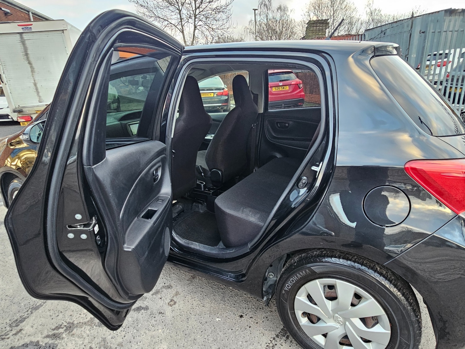 Used Toyota Yaris 2014 for sale - 77906855: Photo 11