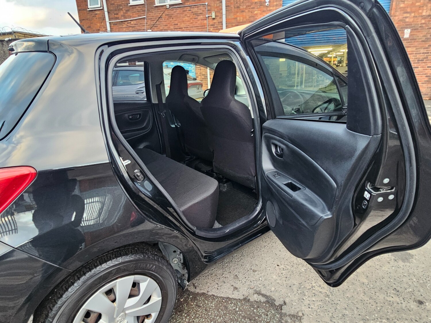 Used Toyota Yaris 2014 for sale - 77906855: Photo 16