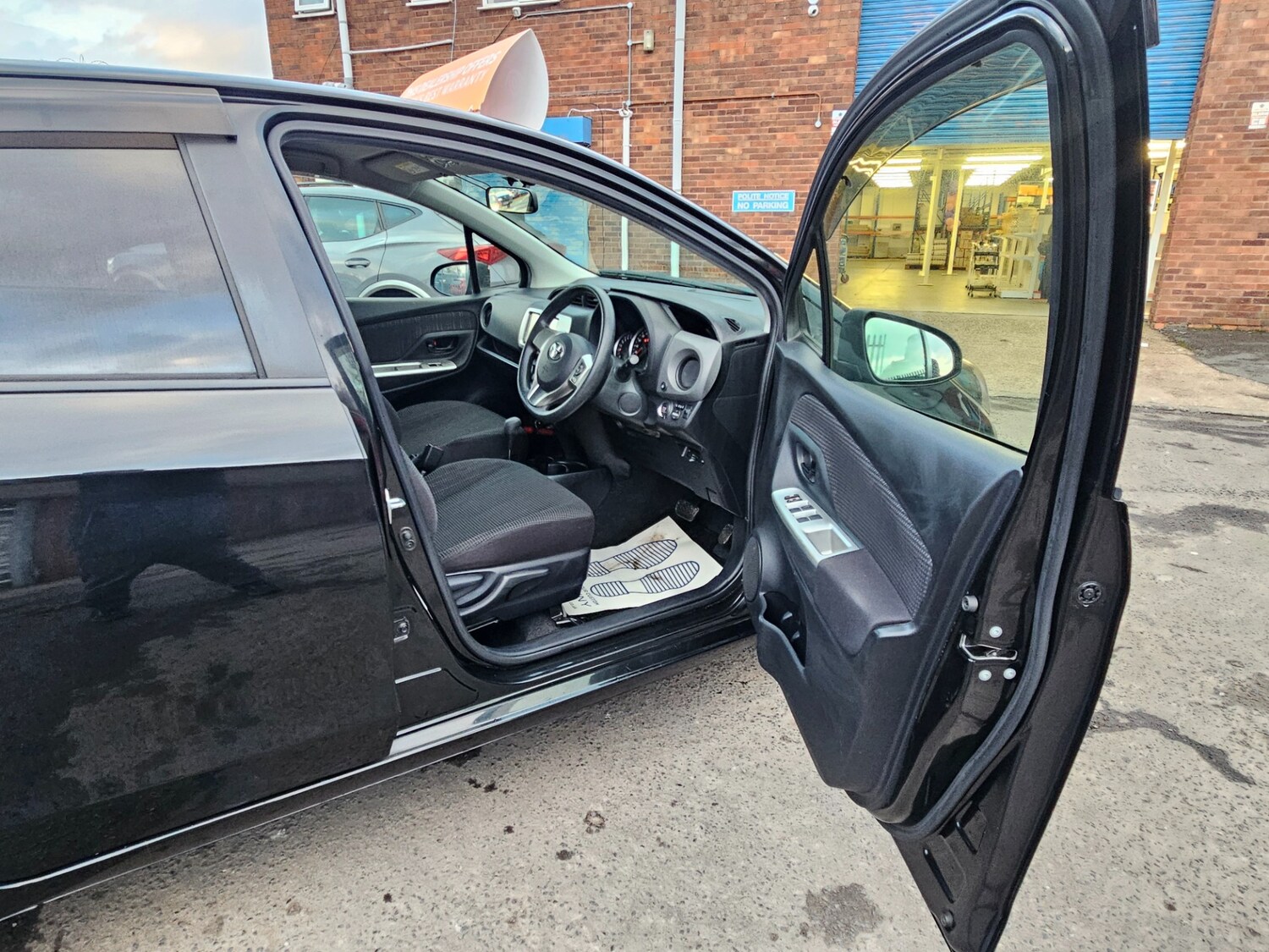 Used Toyota Yaris 2014 for sale - 77906855: Photo 18