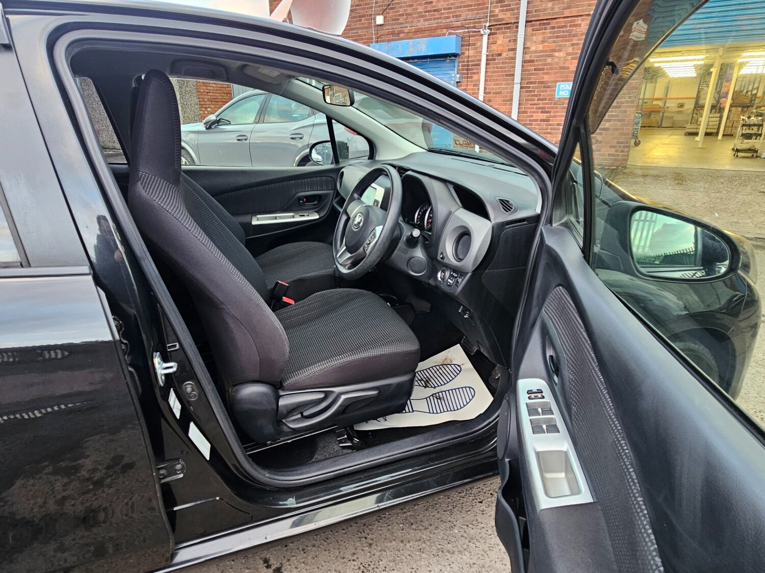 Used Toyota Yaris 2014 for sale - 77906855: Photo 19