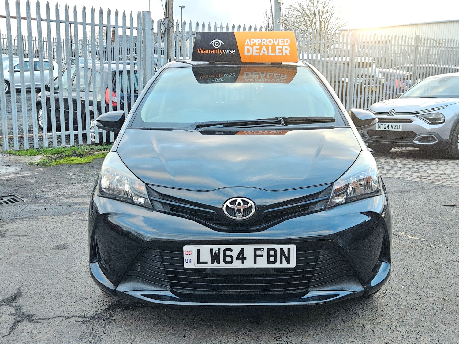 Used Toyota Yaris 2014 for sale - 77906855: Photo 2