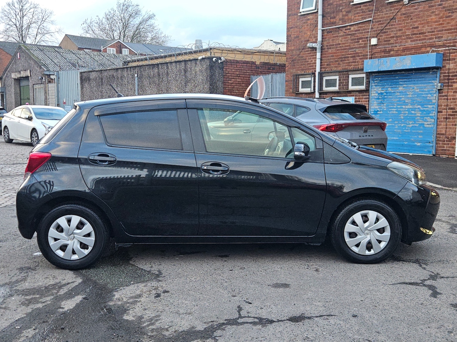 Used Toyota Yaris 2014 for sale - 77906855: Photo 4