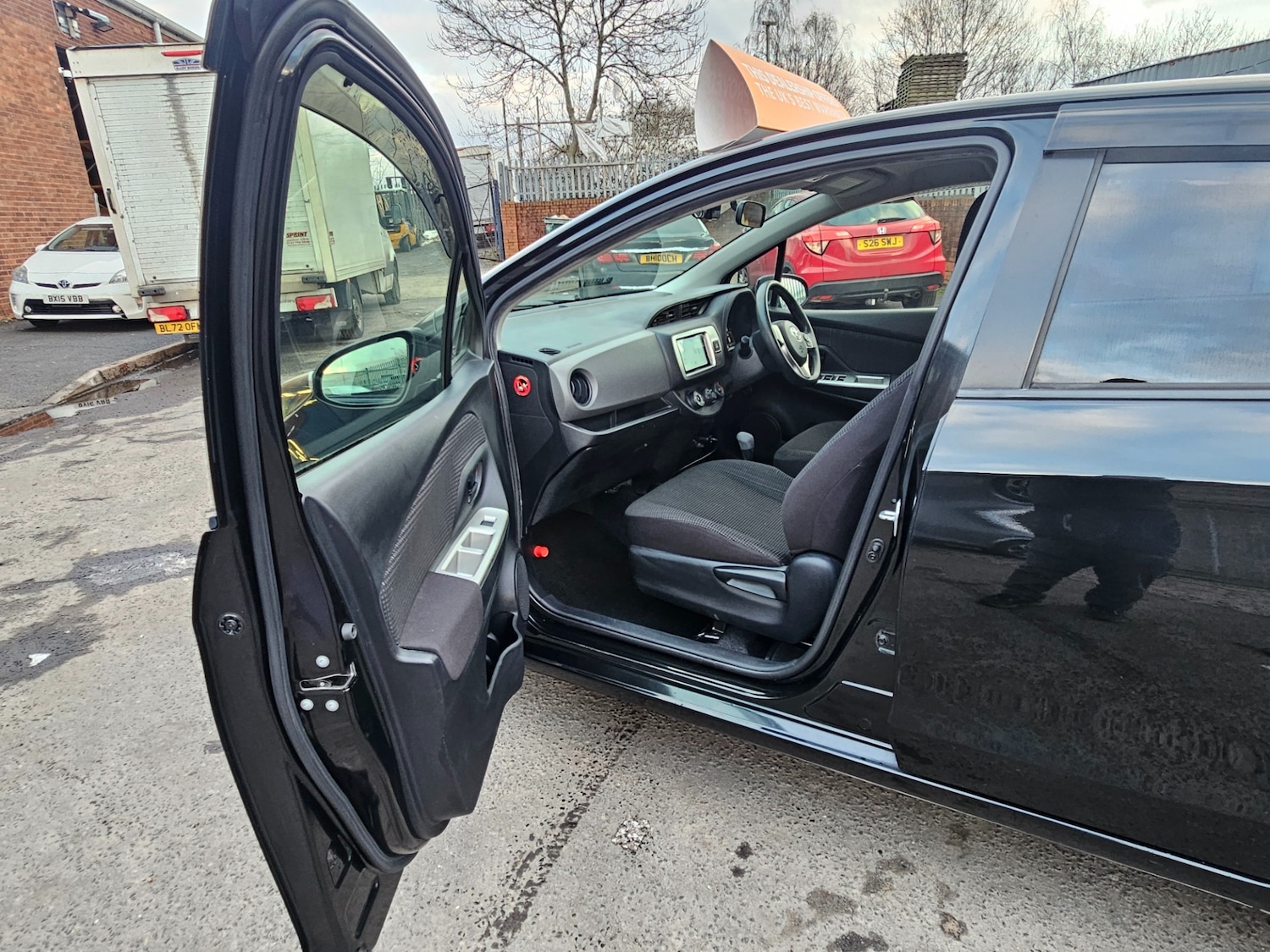 Used Toyota Yaris 2014 for sale - 77906855: Photo 9