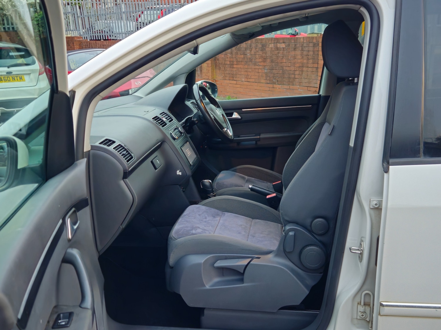 Used Volkswagen Touran 2012 for sale - 75866462: Photo 10