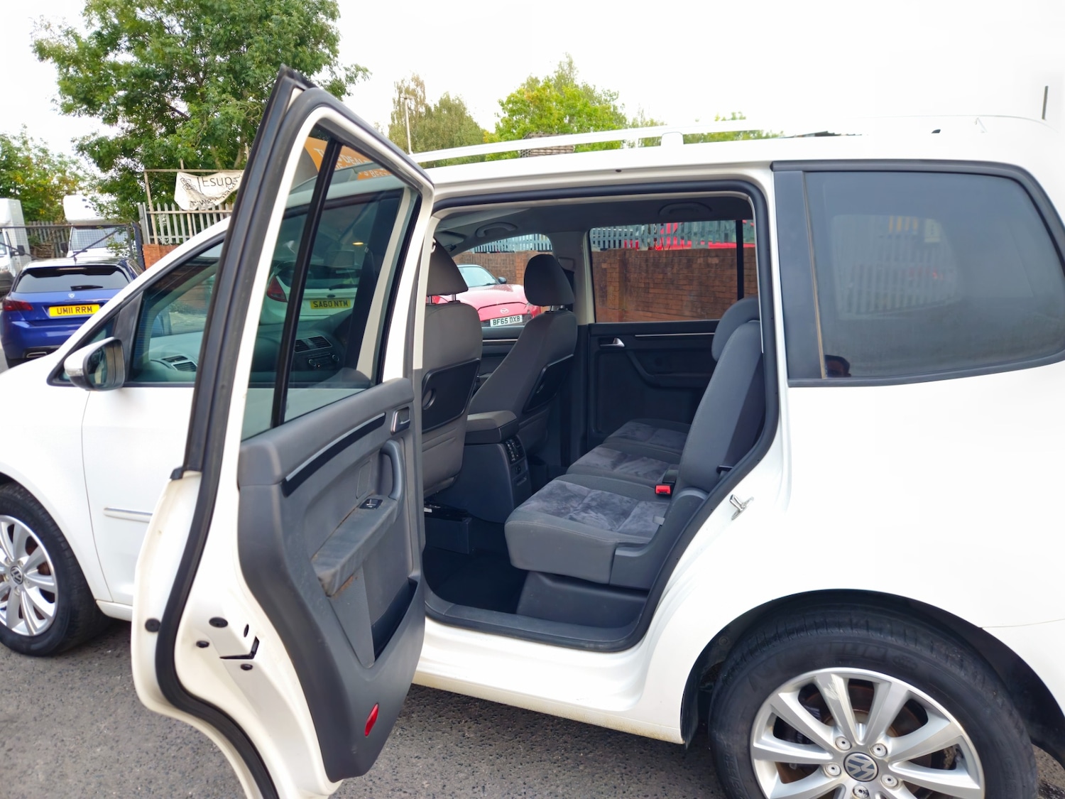 Used Volkswagen Touran 2012 for sale - 75866462: Photo 11
