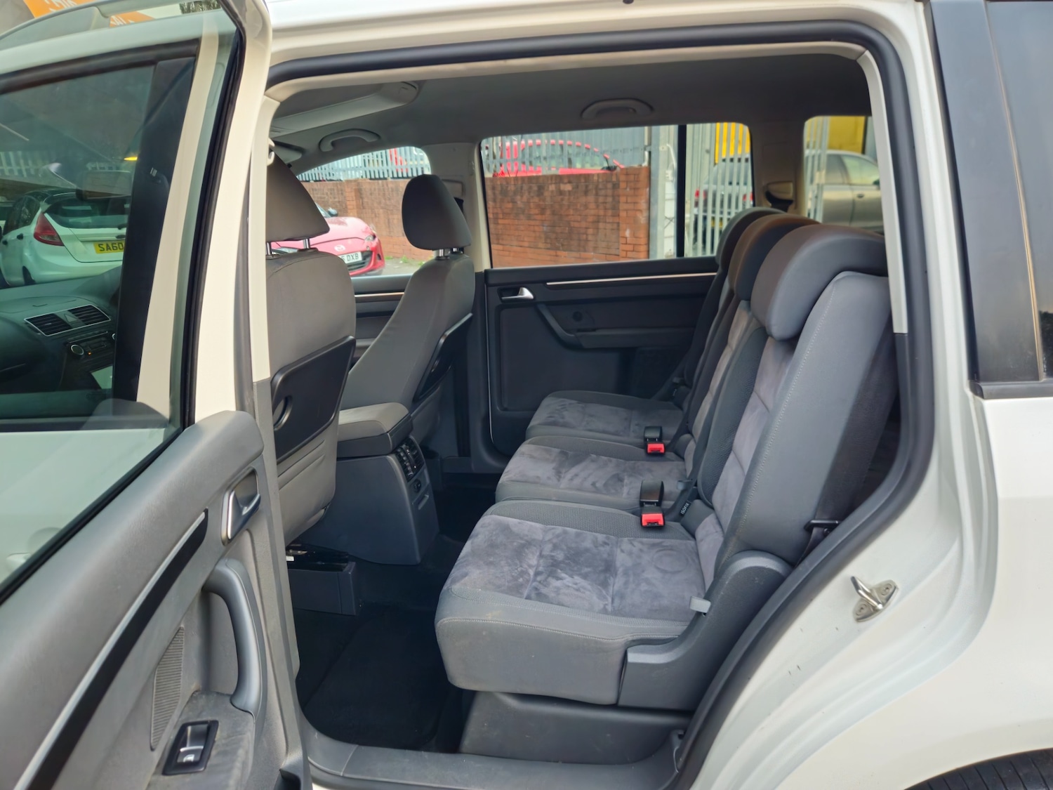 Used Volkswagen Touran 2012 for sale - 75866462: Photo 12