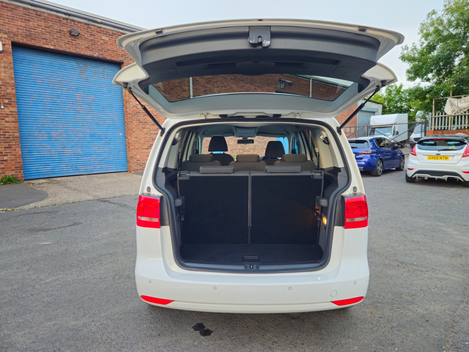 Used Volkswagen Touran 2012 for sale - 75866462: Photo 16