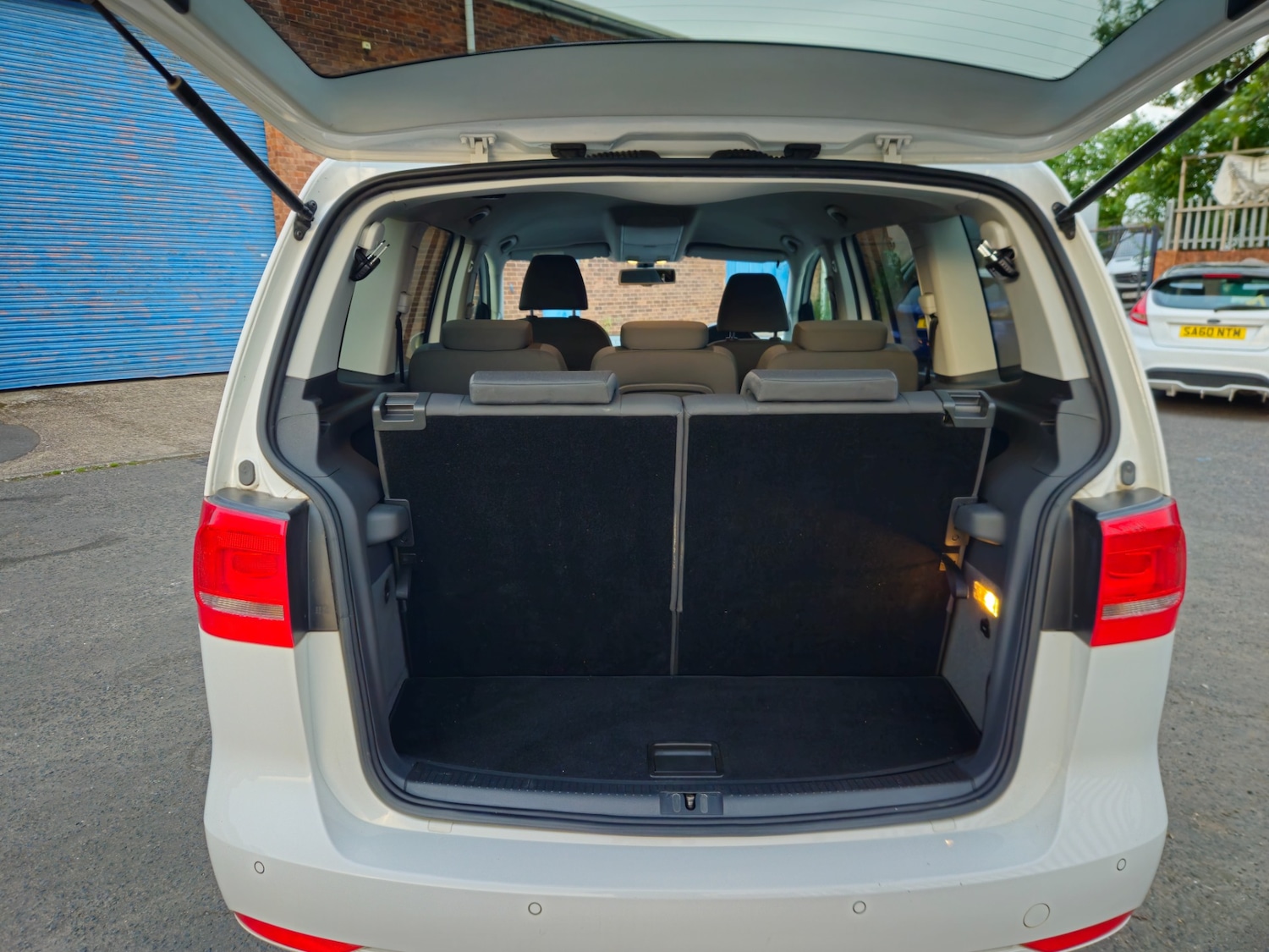 Used Volkswagen Touran 2012 for sale - 75866462: Photo 17