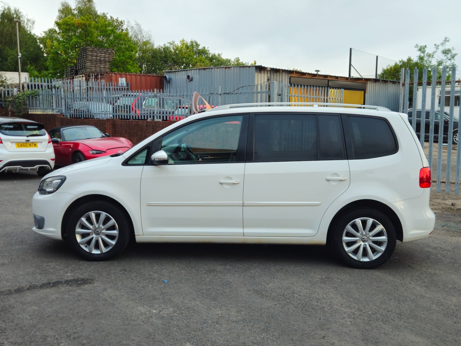Used Volkswagen Touran 2012 for sale - 75866462: Photo 8