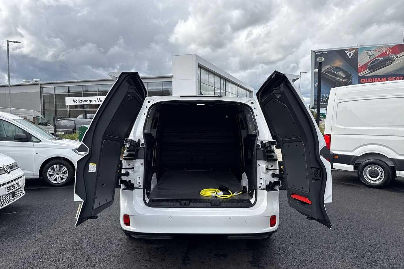 Used Volkswagen ID. Buzz Cargo 2024 for sale - 76934332: Photo 32