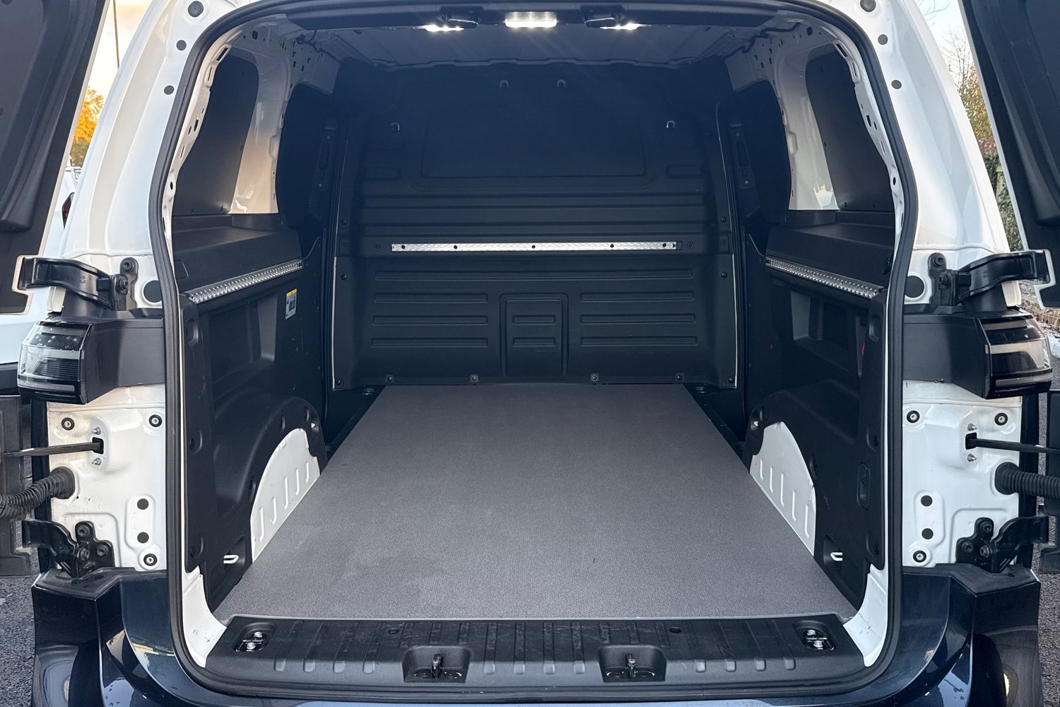 Used Volkswagen ID. Buzz Cargo 2023 for sale - 76636904: Photo 10