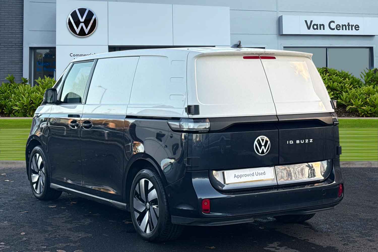 Used Volkswagen ID.Buzz 2023 for sale - 77000572: Photo 2