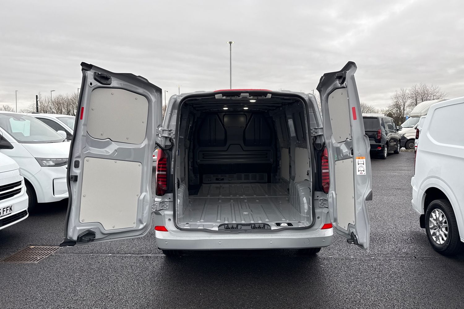 Used Volkswagen Transporter 2025 for sale - 77147480: Photo 31