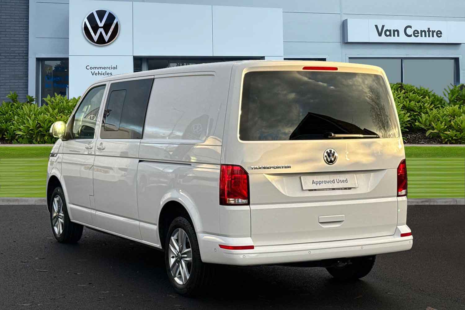 Used Volkswagen Transporter 2024 for sale - 76805355: Photo 2