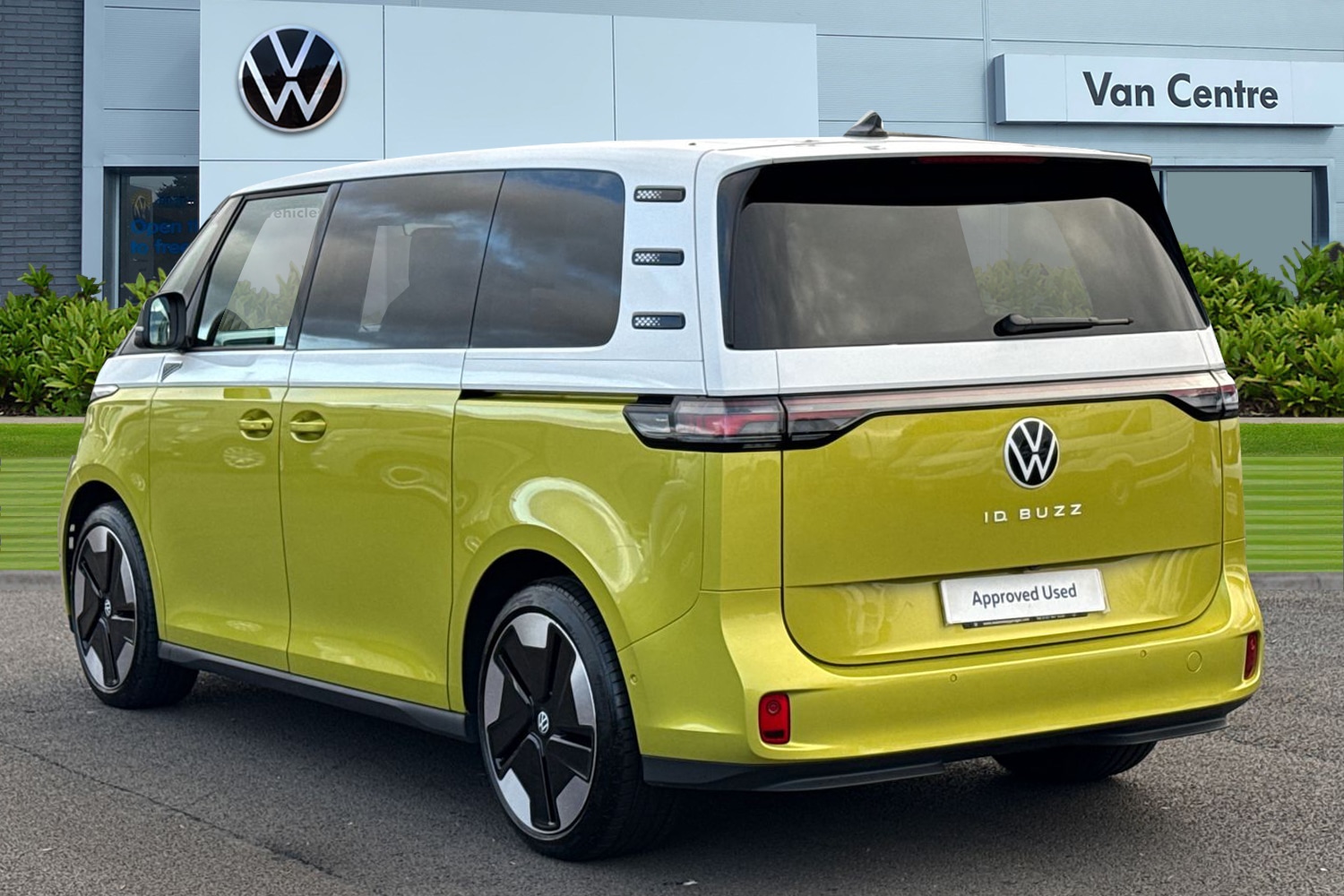 Used Volkswagen ID.Buzz 2024 for sale - 77383036: Photo 2