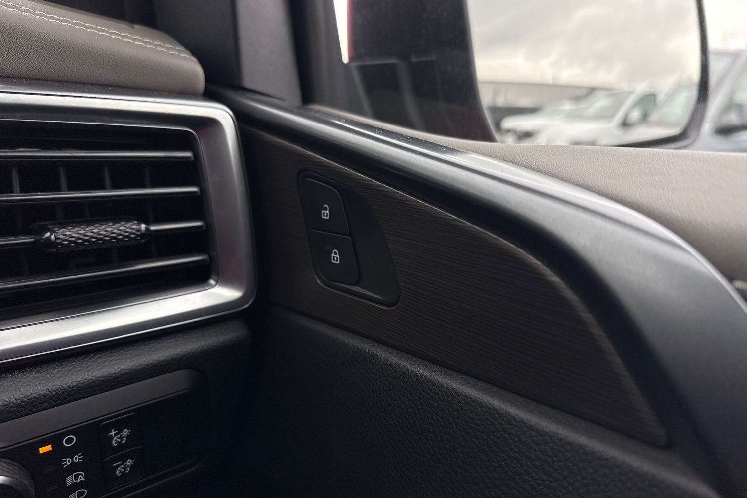 Used Volkswagen Amarok 2024 for sale - 77516955: Photo 18