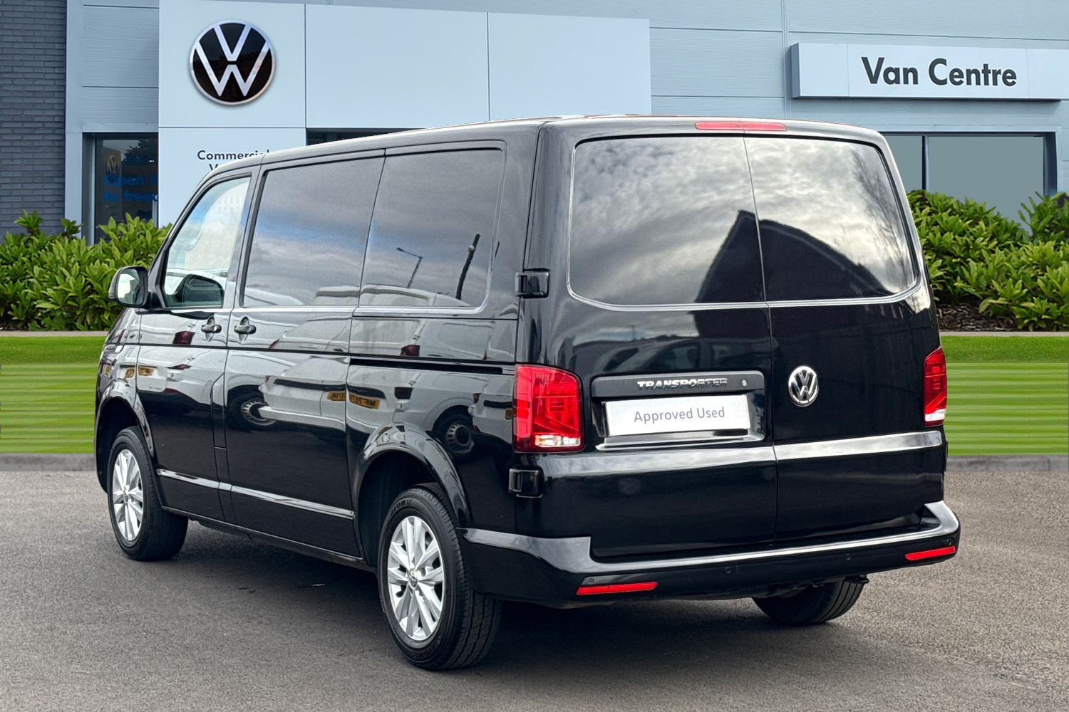 Used Volkswagen Transporter 2023 for sale - 78038090: Photo 2