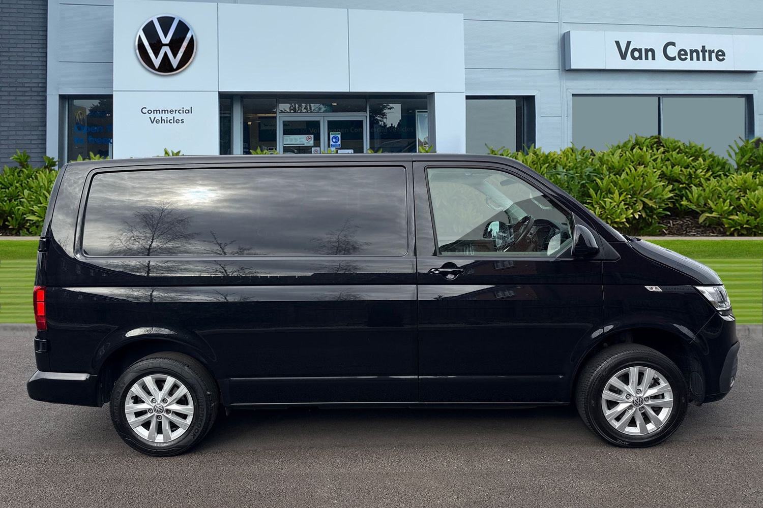 Used Volkswagen Transporter 2023 for sale - 78038090: Photo 3