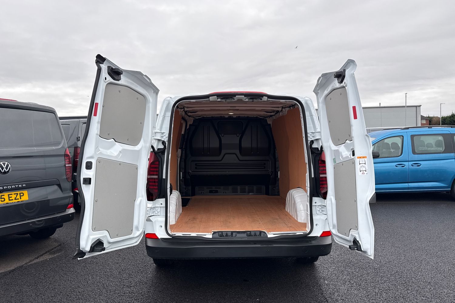 Used Volkswagen Transporter 2025 for sale - 77147490: Photo 31