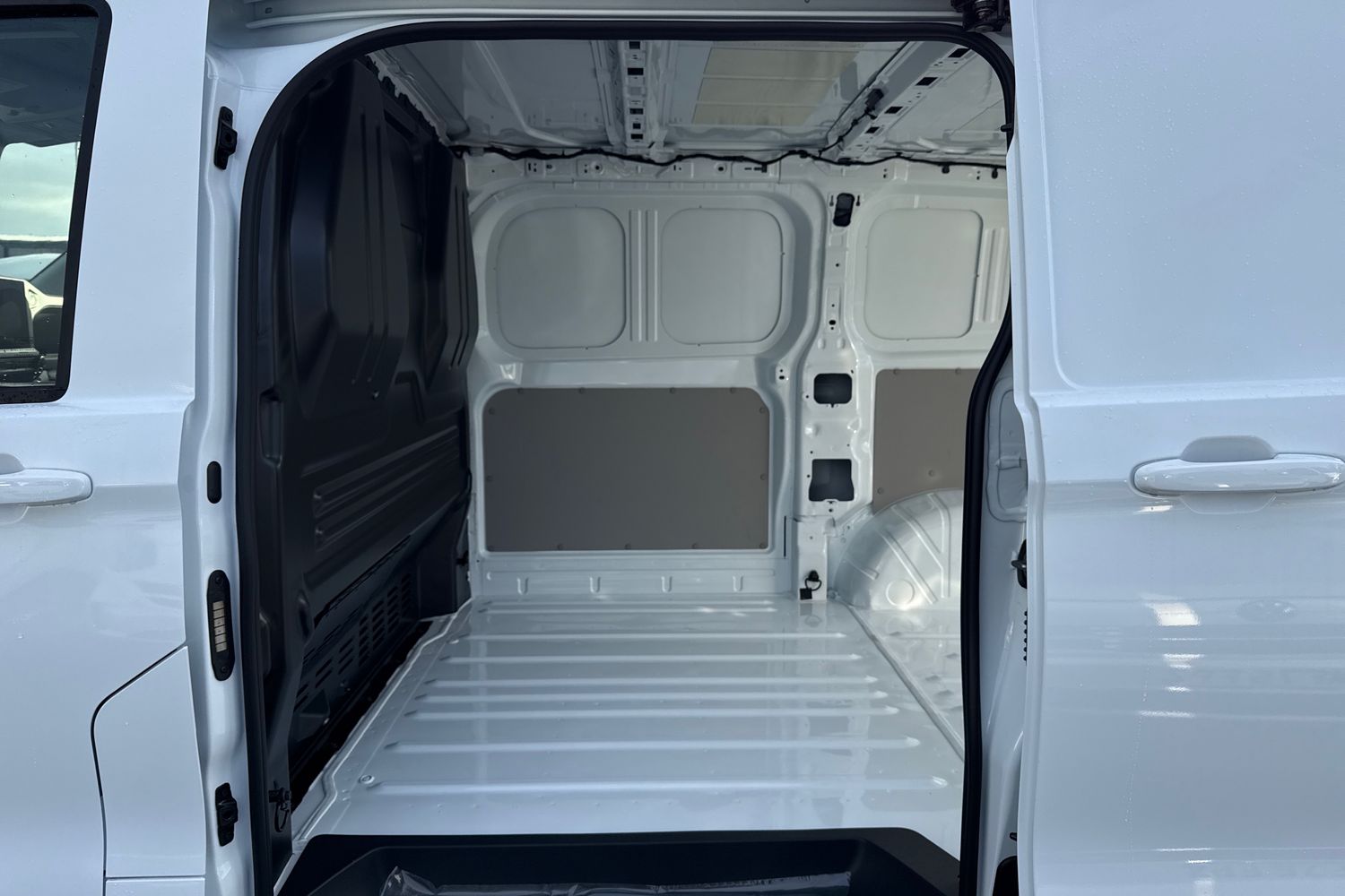 Used Volkswagen Transporter 2025 for sale - 77011560: Photo 28