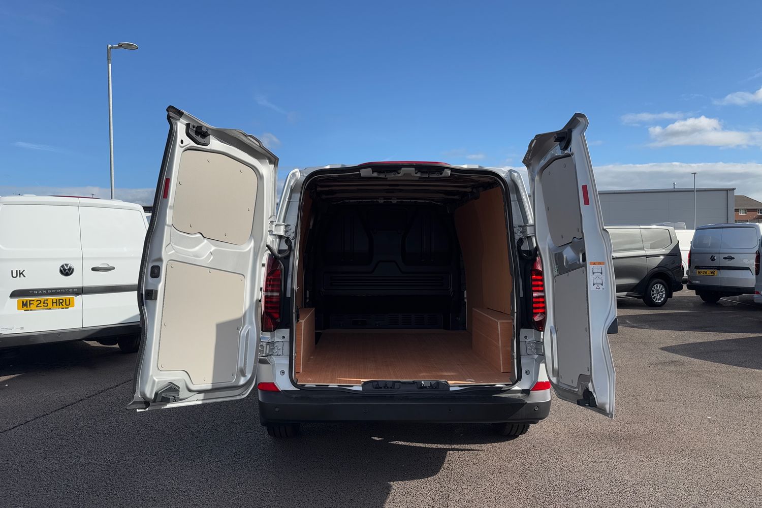 Used Volkswagen Transporter 2025 for sale - 77382333: Photo 32