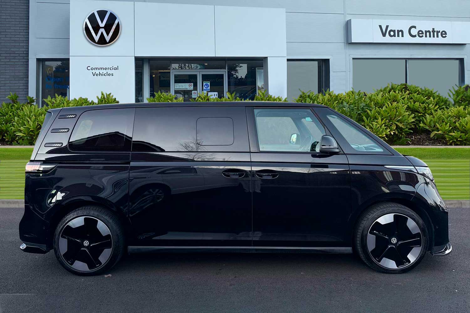 Used Volkswagen ID.Buzz 2025 for sale - 77093551: Photo 3