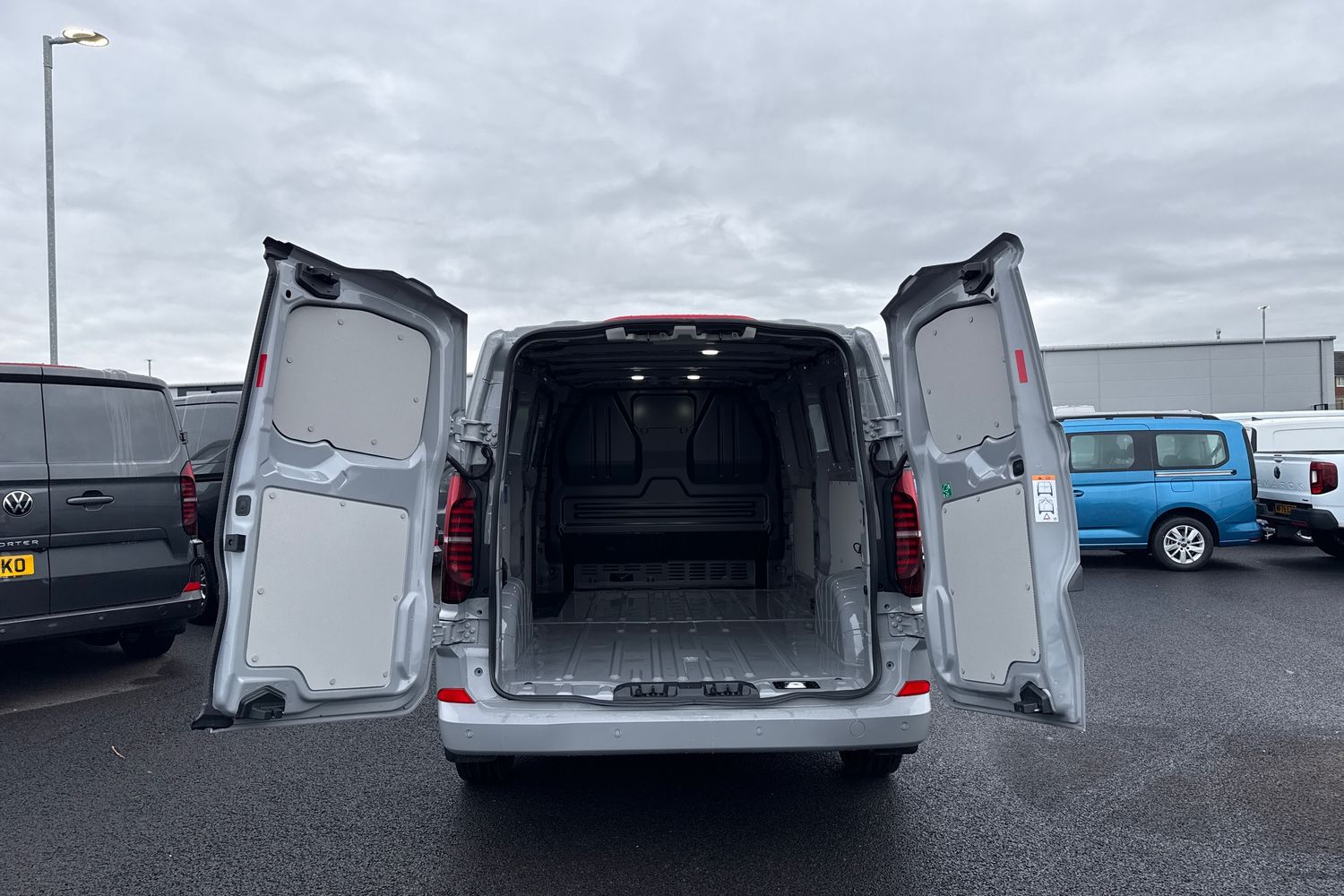 Used Volkswagen Transporter 2025 for sale - 77147614: Photo 31