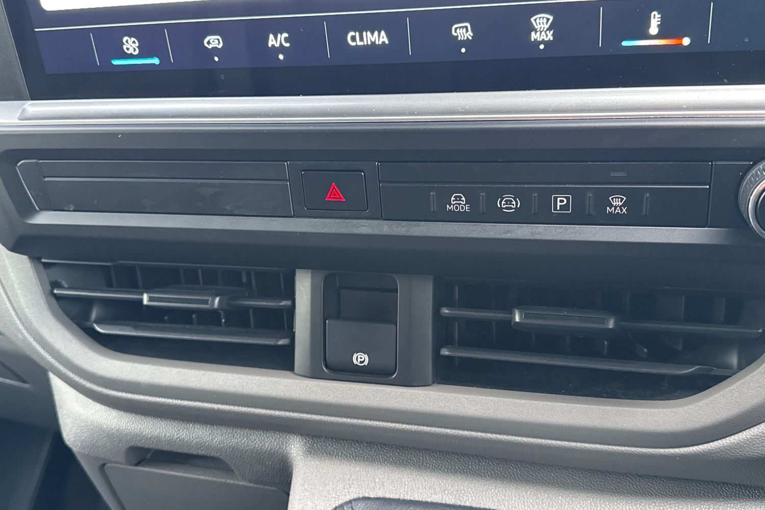 Used Volkswagen Transporter 2025 for sale - 77458886: Photo 32