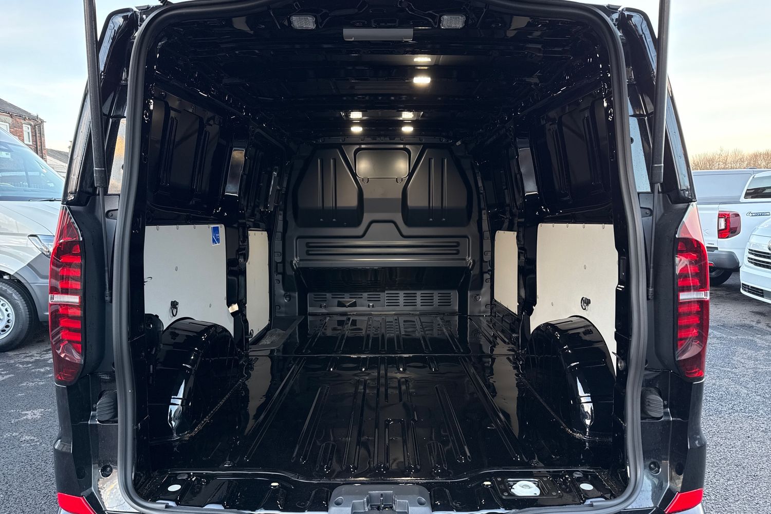 Used Volkswagen Transporter 2025 for sale - 77135254: Photo 9