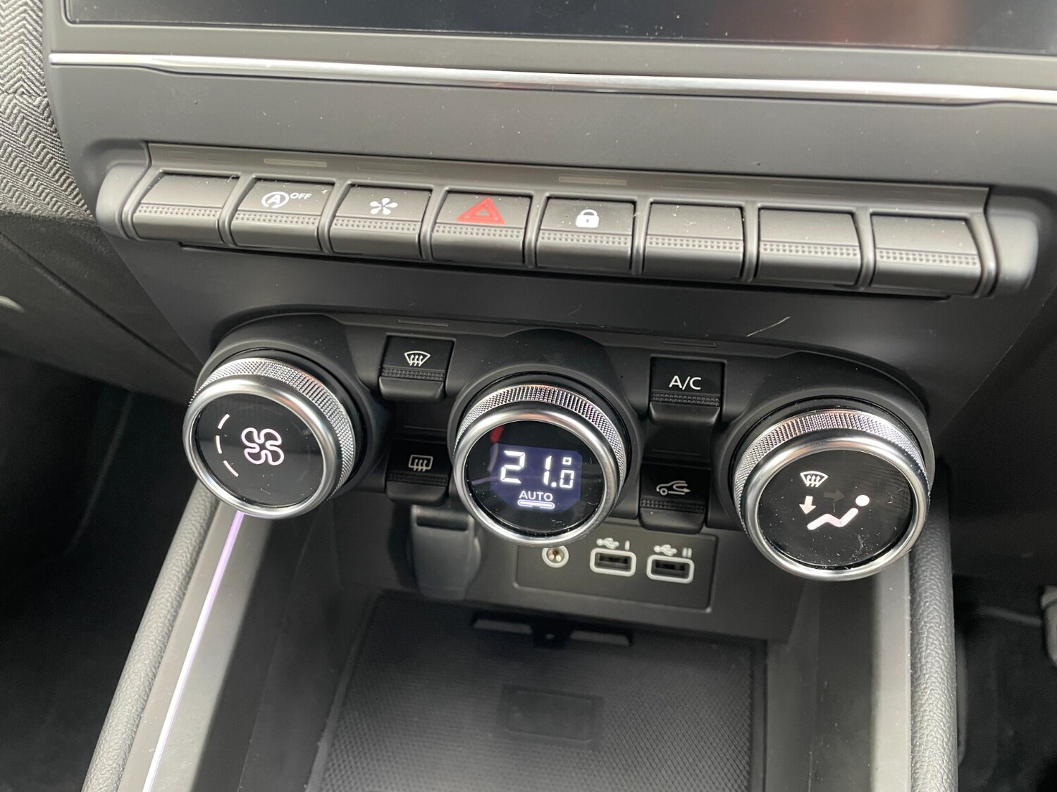 Used Renault Clio 2025 for sale - 76420394: Photo 35