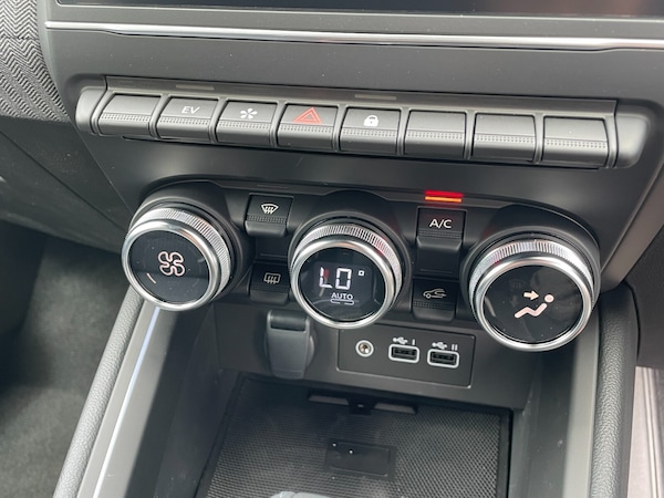Used Renault Clio 2025 for sale - 76276177: Photo 29