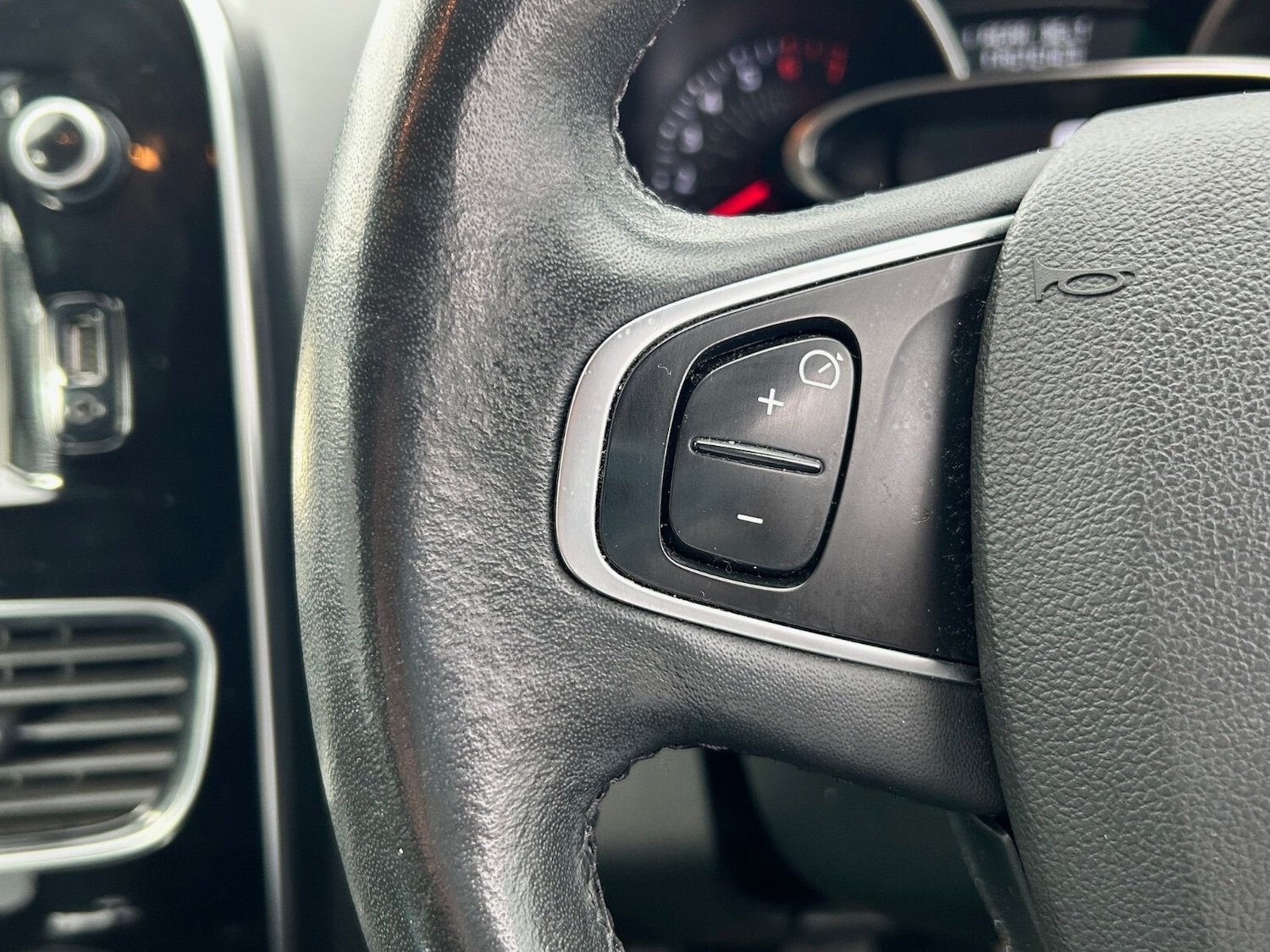 Used Renault Clio 2017 for sale - 76276851: Photo 18