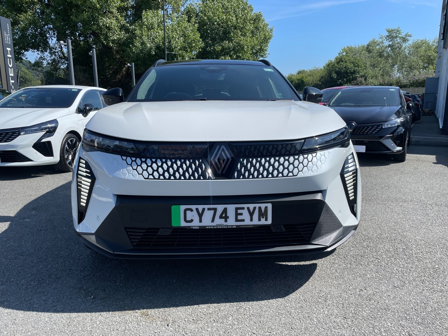 Used Renault Scenic E-Tech 2024 for sale - 76276425: Photo 2