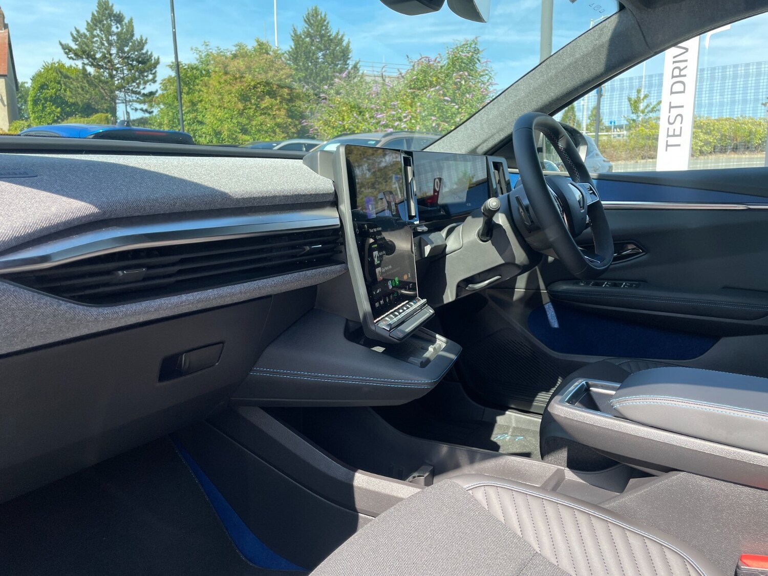 Used Renault Scenic E-Tech 2024 for sale - 76276425: Photo 24