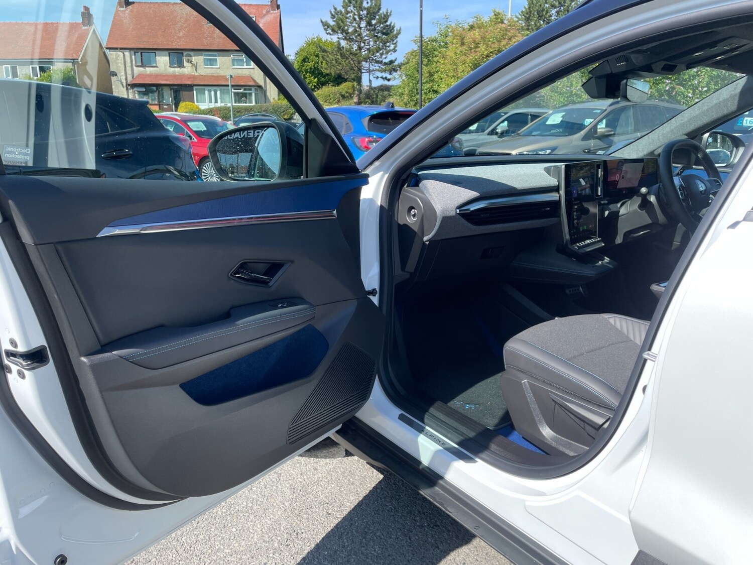 Used Renault Scenic E-Tech 2024 for sale - 76276425: Photo 25