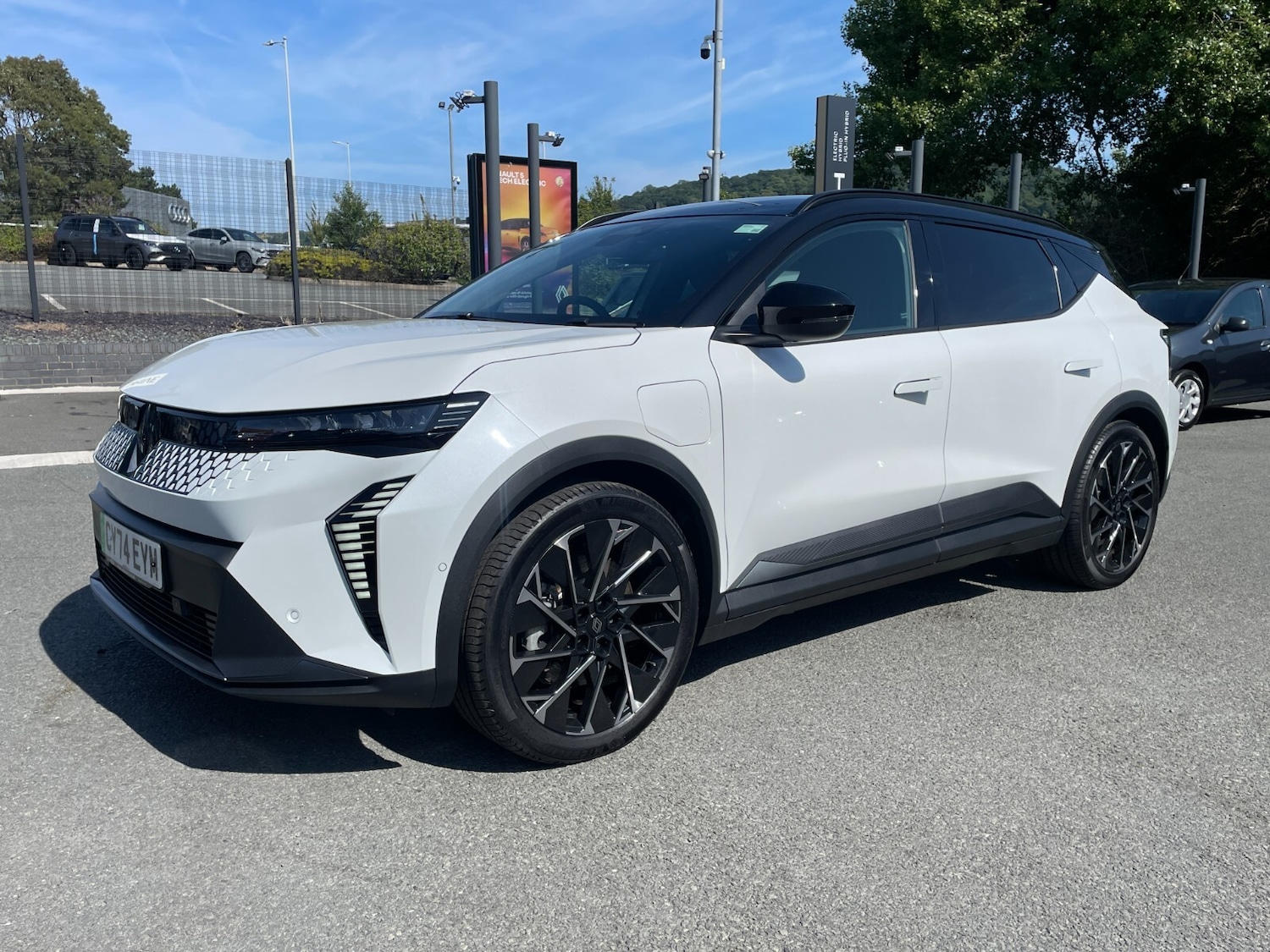 Used Renault Scenic E-Tech 2024 for sale - 76276425: Photo 3